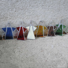 Lägg bild i galleriet, ängel 14 i återvunnet planglas (7,5 cm)- Fair Trade