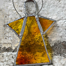 Lägg bild i galleriet, ängel 14 i återvunnet planglas (7,5 cm)- Fair Trade