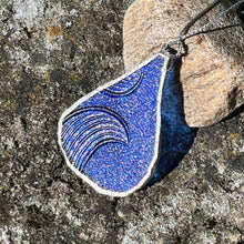 Lägg bild i galleriet, dopdroppe 2V i glas med vågstruktur (5,5 cm)