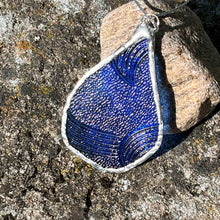 Lägg bild i galleriet, dopdroppe 2V i glas med vågstruktur (5,5 cm)