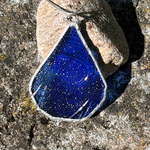 Lägg bild i galleriet, dopdroppe 2V i glas med vågstruktur (5,5 cm)