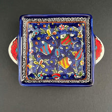 Lägg bild i galleriet, keramikfat - fiskar 2 blå - Fair Trade