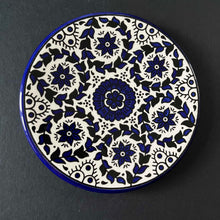 Lägg bild i galleriet, Keramikfat - blommor 3 (13 cm) - Fair Trade