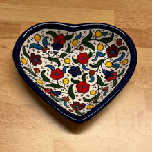 Lägg bild i galleriet, keramikskål - gläntan 4 - hjärta - Fair Trade