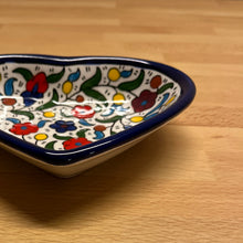 Lägg bild i galleriet, keramikskål - gläntan 4 - hjärta - Fair Trade