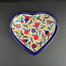 Lägg bild i galleriet, keramikskål - gläntan 4 - hjärta - Fair Trade
