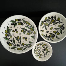 Lägg bild i galleriet, runda olivkvistskålar oliv 1+oliv 2+oliv 3, set om 3 - Fair Trade
