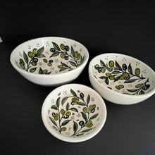 Lägg bild i galleriet, runda olivkvistskålar oliv 1+oliv 2+oliv 3, set om 3 - Fair Trade