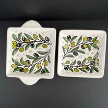 Lägg bild i galleriet, låga kvadratiska keramikfat olivkvist oliv 9 + oliv 10 - set om två - Fair Trade