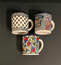 Lägg bild i galleriet, muggar, set om 3 - fika med vänner - Fair Trade