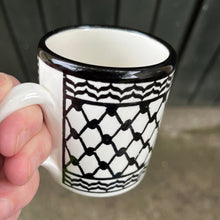 Lägg bild i galleriet, keramikmugg - kuffiyah - Fair Trade