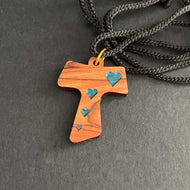 tau-kors med handmålade hjärtan Johannes 6 (3 cm) - blå