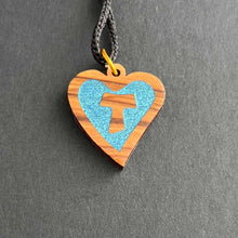 Lägg bild i galleriet, handmålat hjärta med tau-kors Johannes 7 (2,5 cm) - finns i olika färger