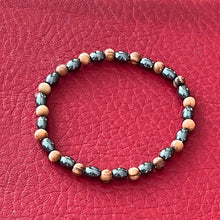 Lägg bild i galleriet, armband 17 - runda och ovala pärlor