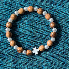 Lägg bild i galleriet, armband 25 - vitt kors