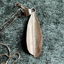 Lägg bild i galleriet, olivblad - halsband i sterlingsilver