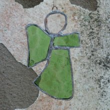 Lägg bild i galleriet, ängel 2 i återvunnet planglas (10 cm)  - Fair Trade