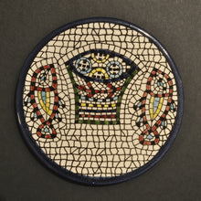 Lägg bild i galleriet, Keramikfat Tabgha - 5 bröd o 2 fiskar (12,5 cm)