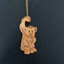 Lägg bild i galleriet, kläng-apan Abel (4,5 cm) brosch + hänge