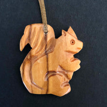 Lägg bild i galleriet, ekorre Erik (3 cm) brosch + hänge
